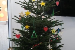 Weihnachtsbaum schmücken mit den Rübenzwergen